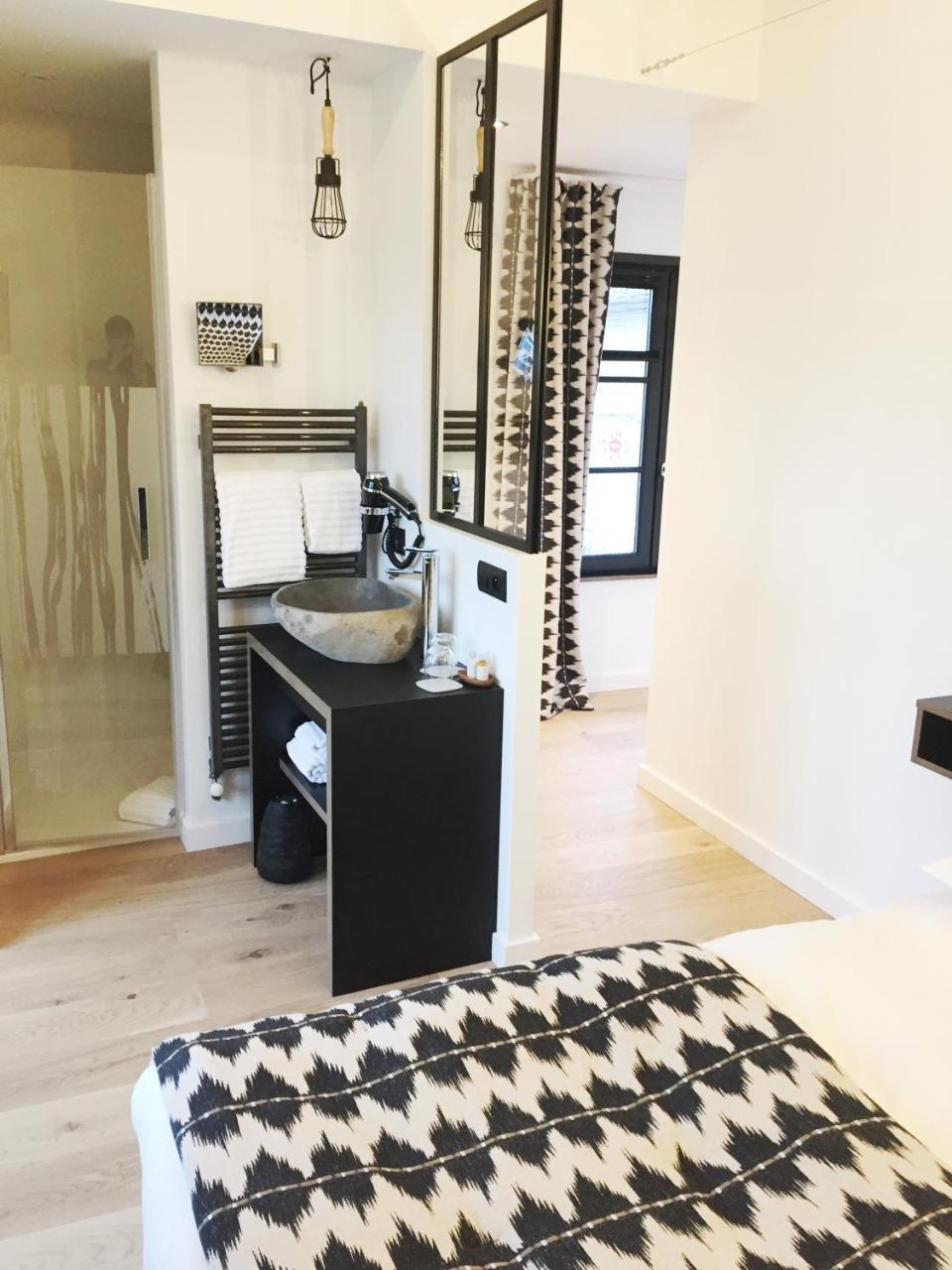 Aux Terrasses Hotel 4*